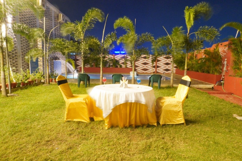 Bespoke Lawn Dining